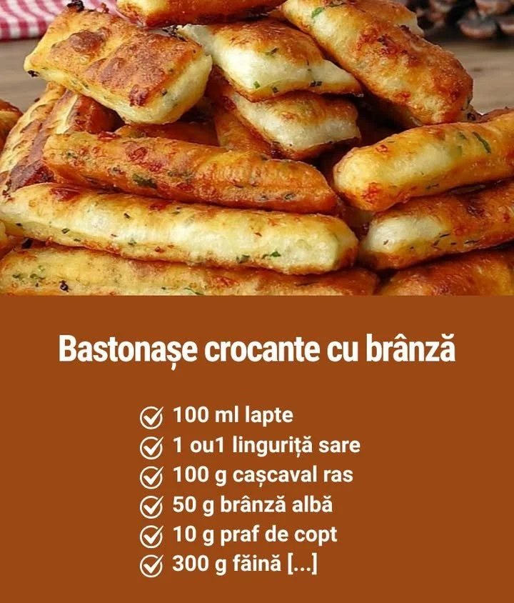 Bastonase cu branza servite pe o farfurie albă.