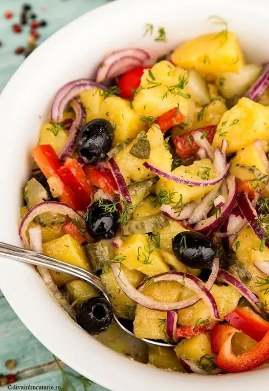 Salată orientală de post cu legume proaspete și dressing aromat